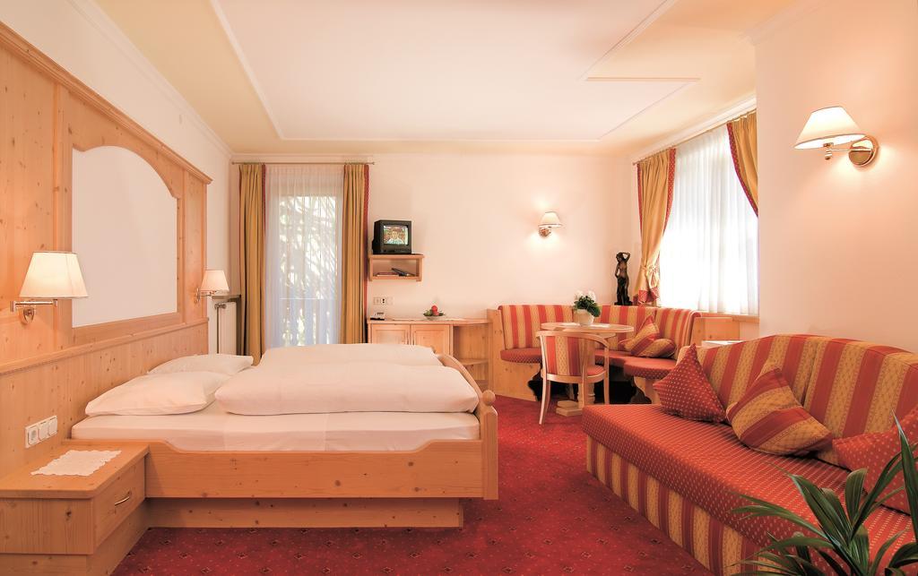 Hotel Kreuz Rifiano Room photo