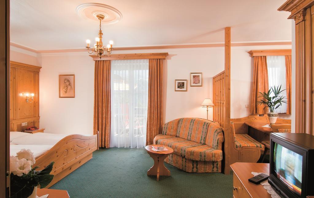 Hotel Kreuz Rifiano Room photo