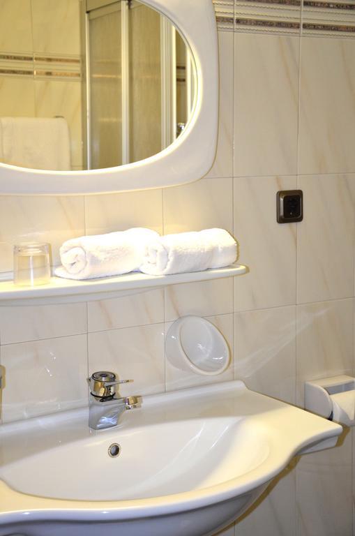 Hotel Kreuz Rifiano Room photo